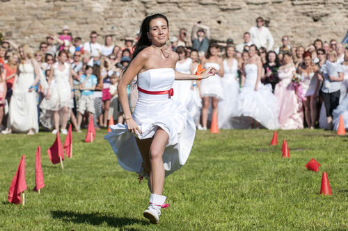 Brides-Race-Running-Estonia.jpg