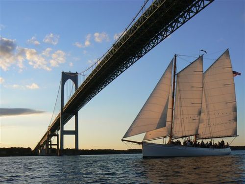 Schooner_Sailing_New_York_City.jpg