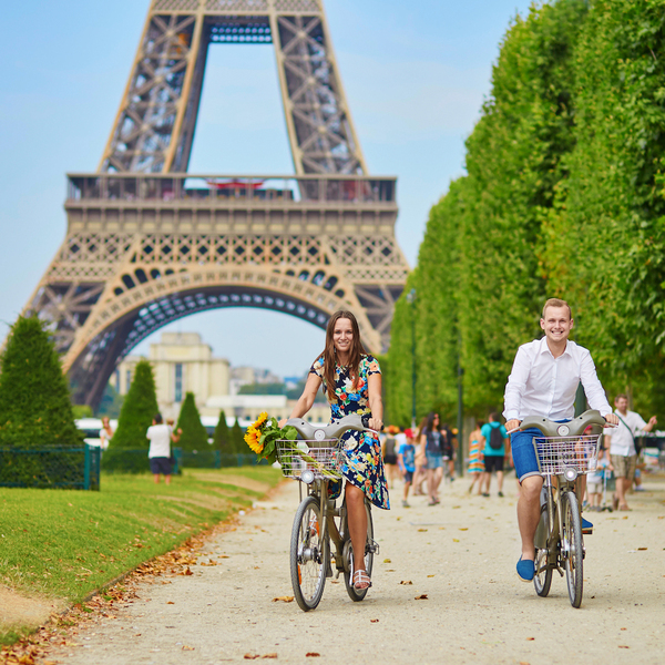 couple_biking_paris-1.jpg